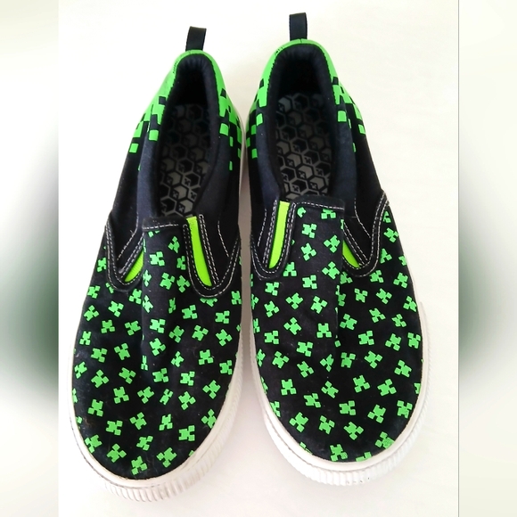 Minecraft Boys Canvas Slip-On Sneakers – Youth Size 6 – Pixel Pattern - Picture 1 of 7
